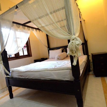 Lori Beach Inn Seminyak  Ngoại thất bức ảnh