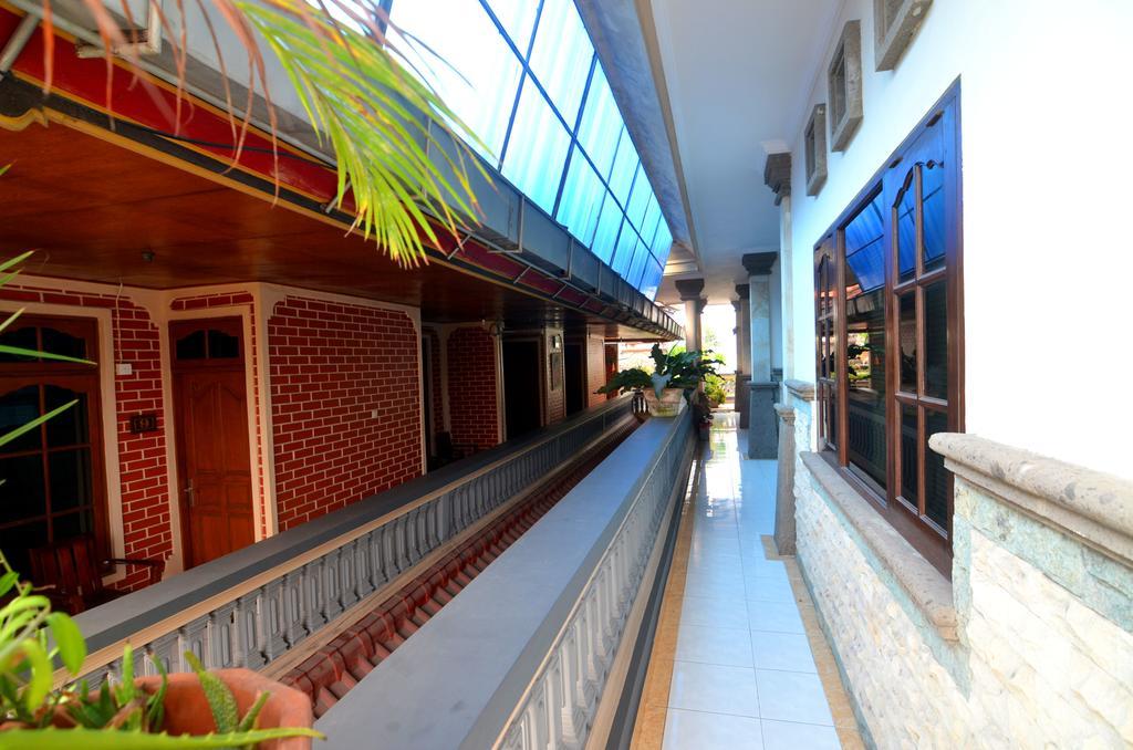 Lori Beach Inn Seminyak  Ngoại thất bức ảnh
