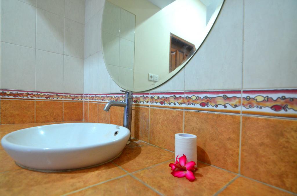 Lori Beach Inn Seminyak  Ngoại thất bức ảnh