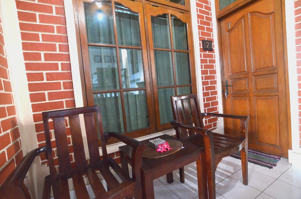 Lori Beach Inn Seminyak  Ngoại thất bức ảnh