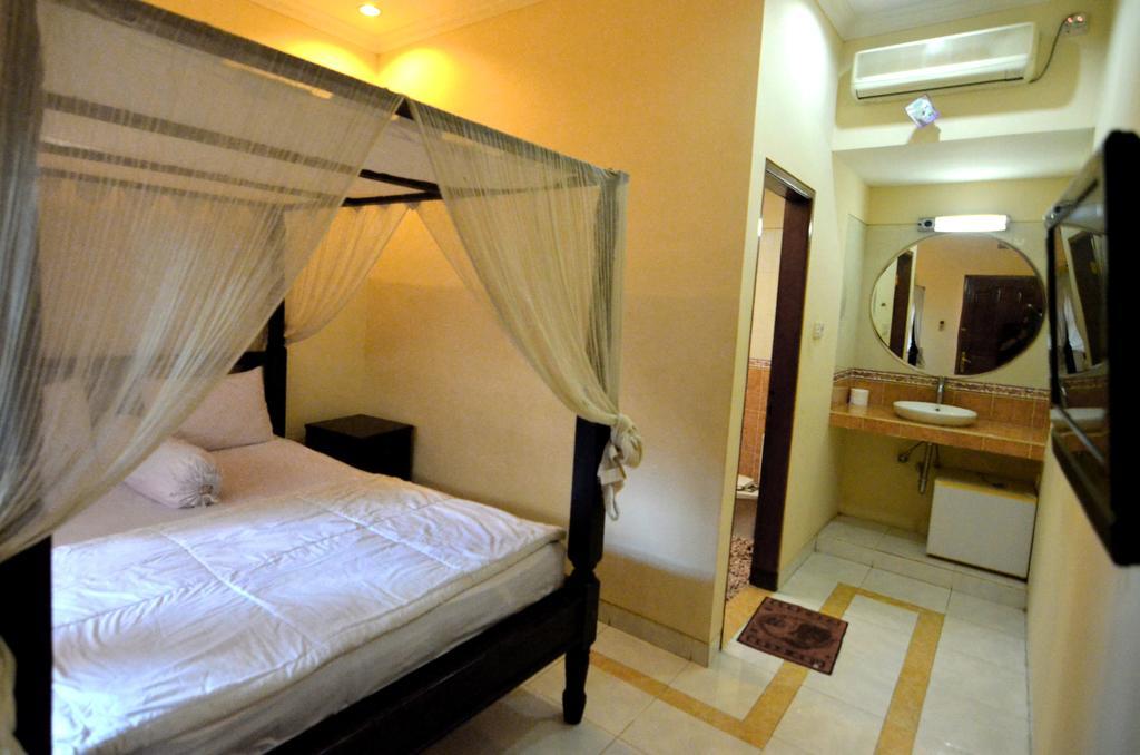 Lori Beach Inn Seminyak  Ngoại thất bức ảnh